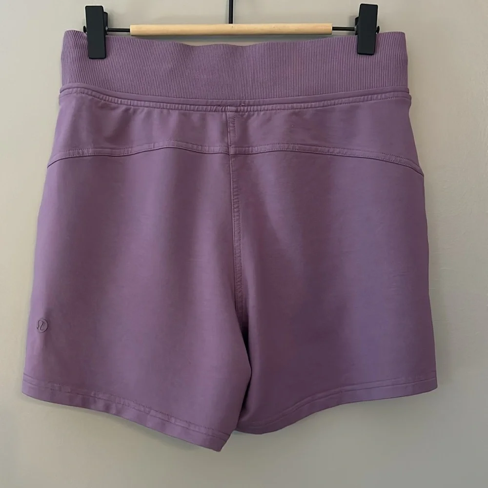 Lululemon‎ Every Moment Short 3” Vintage Quartz Size 4 - Picture 2 of 8